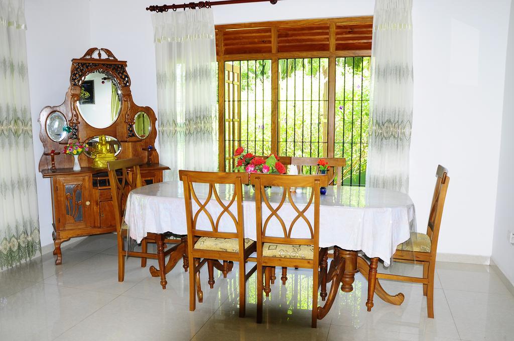 Lumbini Villa Bentota Værelse billede